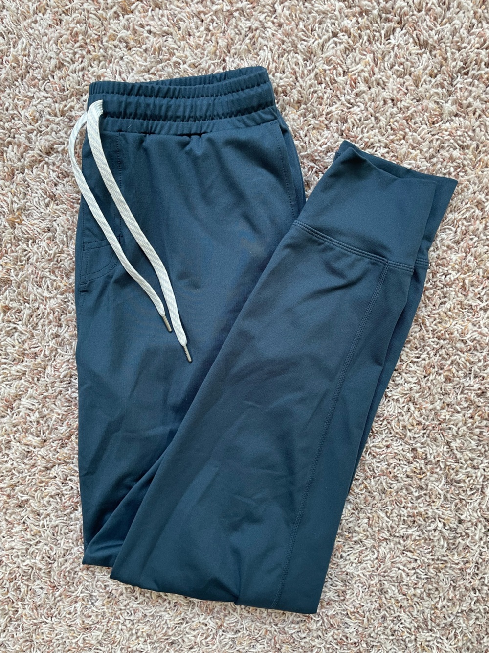 Vuori Men's Navy Athletic Jogger Pants Drawstring Size S Athleisure Workout Gym